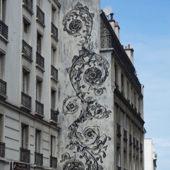 Scrolling fern patterns soften a monochrome view - Paris 13